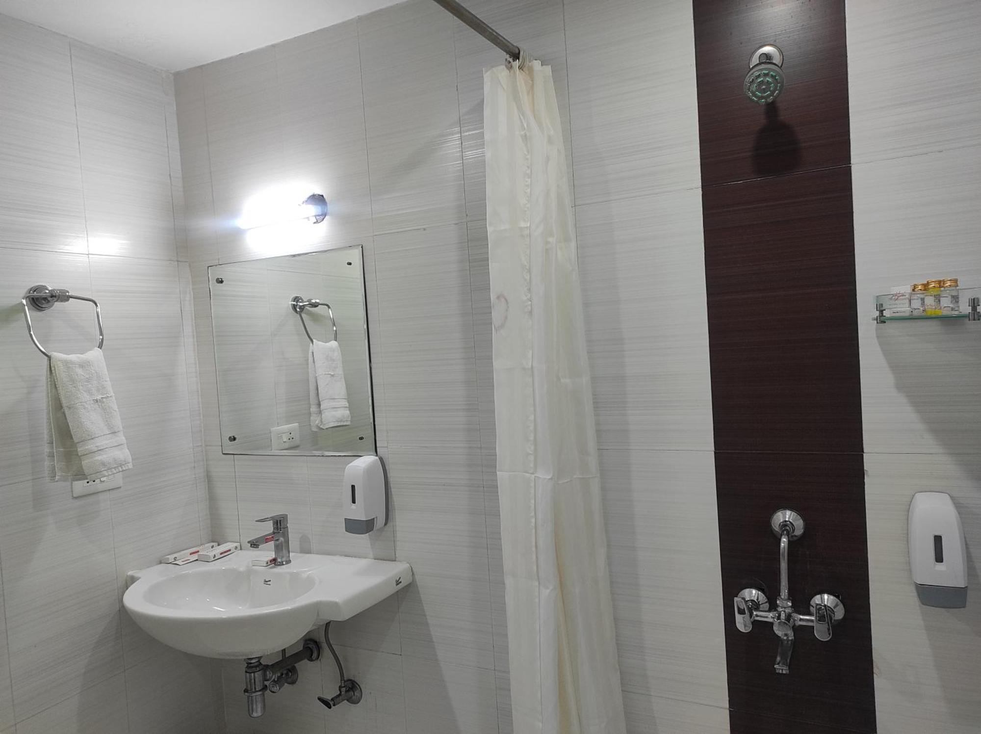 Hotel Hyphen Haridwar Grand Zewnętrze zdjęcie